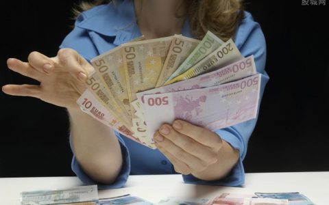 定投标普500还是纳斯达克